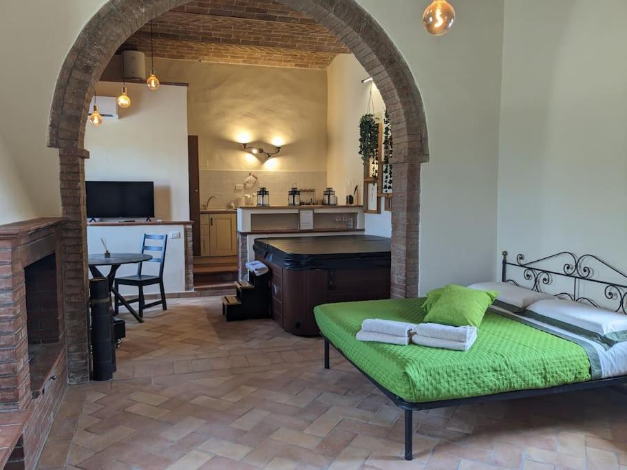 Relax Nella Jacuzzi In Toscana Colle Val D'Elsa Luaran gambar