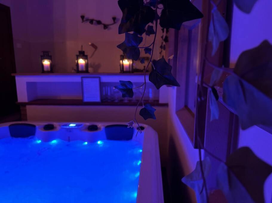 Relax Nella Jacuzzi In Toscana Colle Val D'Elsa Luaran gambar